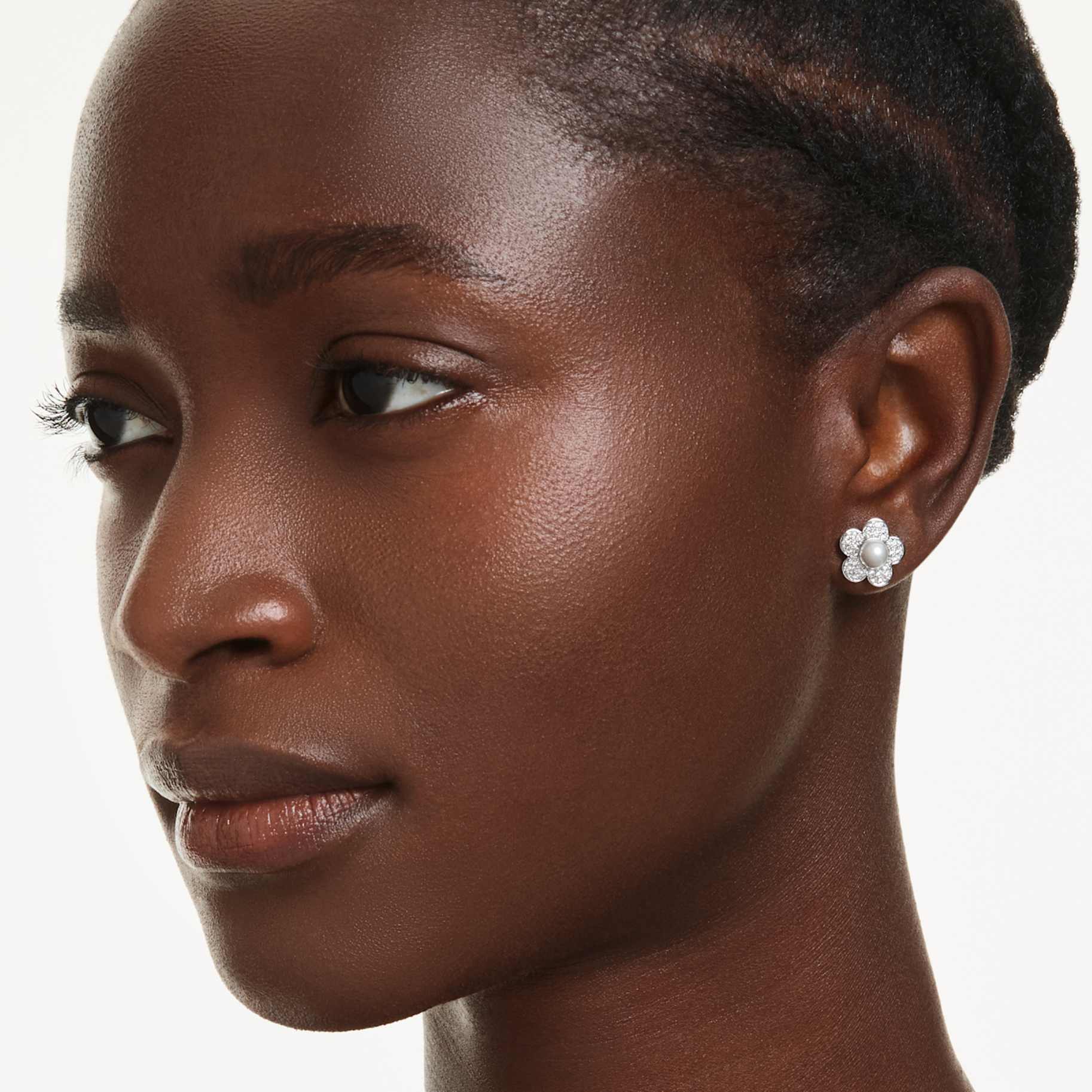 Ariana Grande x Swarovski stud earrings Crystal Pearl, Round cut, Flower, White, Rhodium plated - Image 5