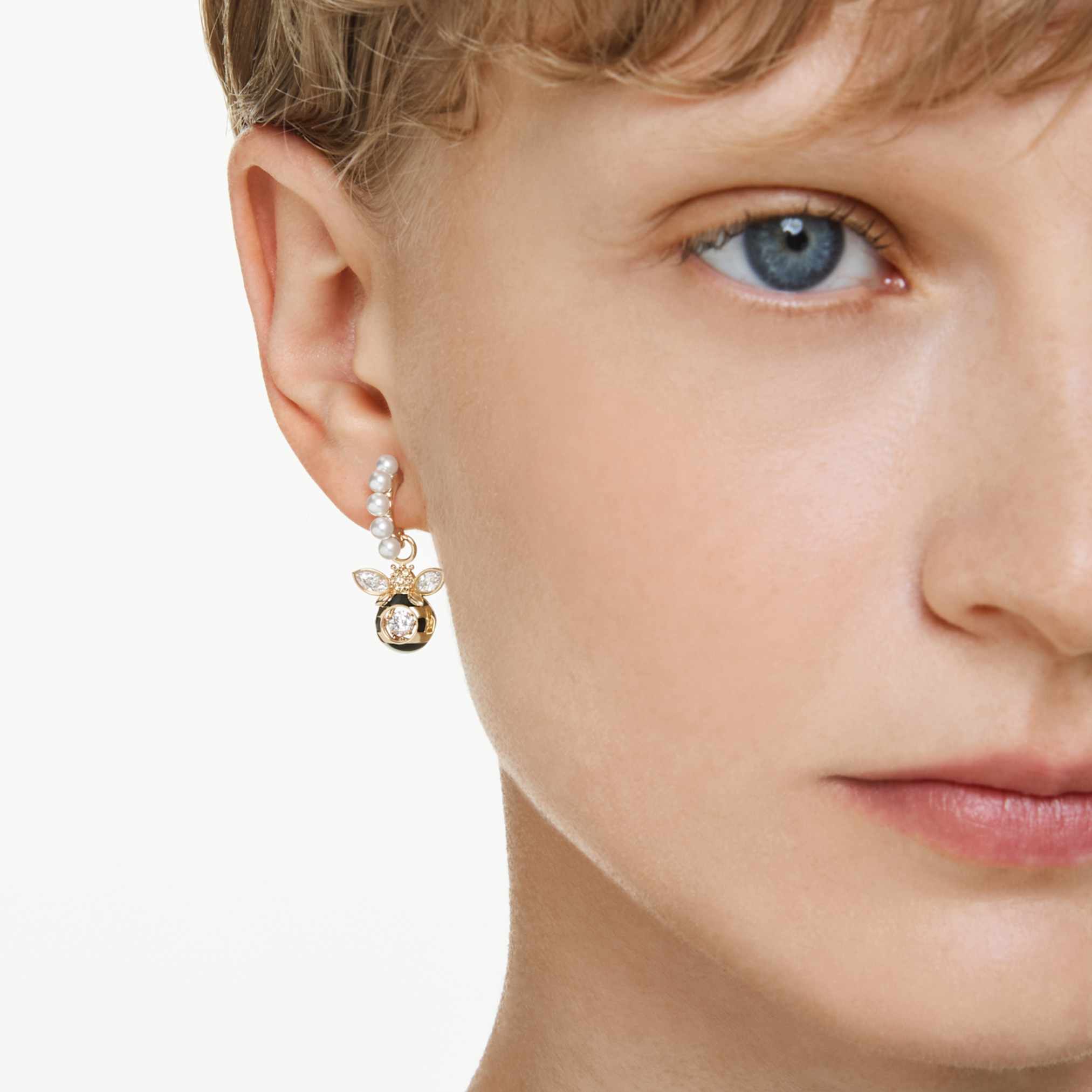 Idyllia drop earrings Crystal pearl, Mixed cuts, Bee, Multicolored, Gold-tone plated - Image 5