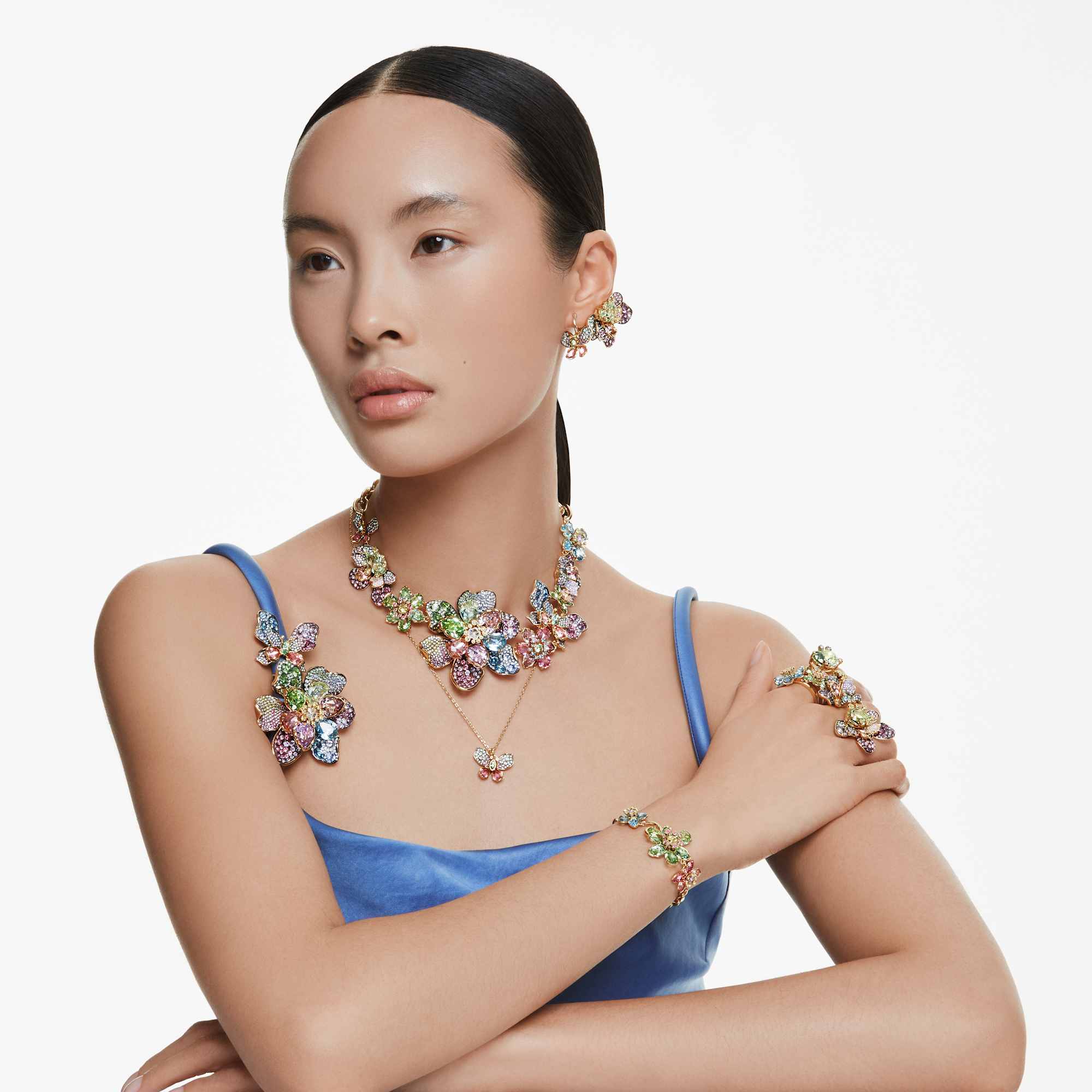 Idyllia necklace Mixed cuts, Pavé, Flower, Multicolored, Gold-tone plated - Image 7