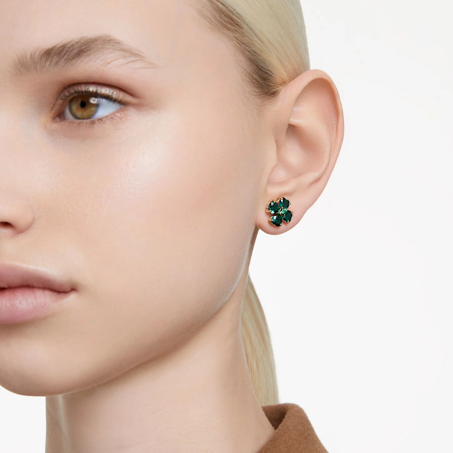 Idyllia stud earrings Clover, Green, Gold-tone plated - Image 5