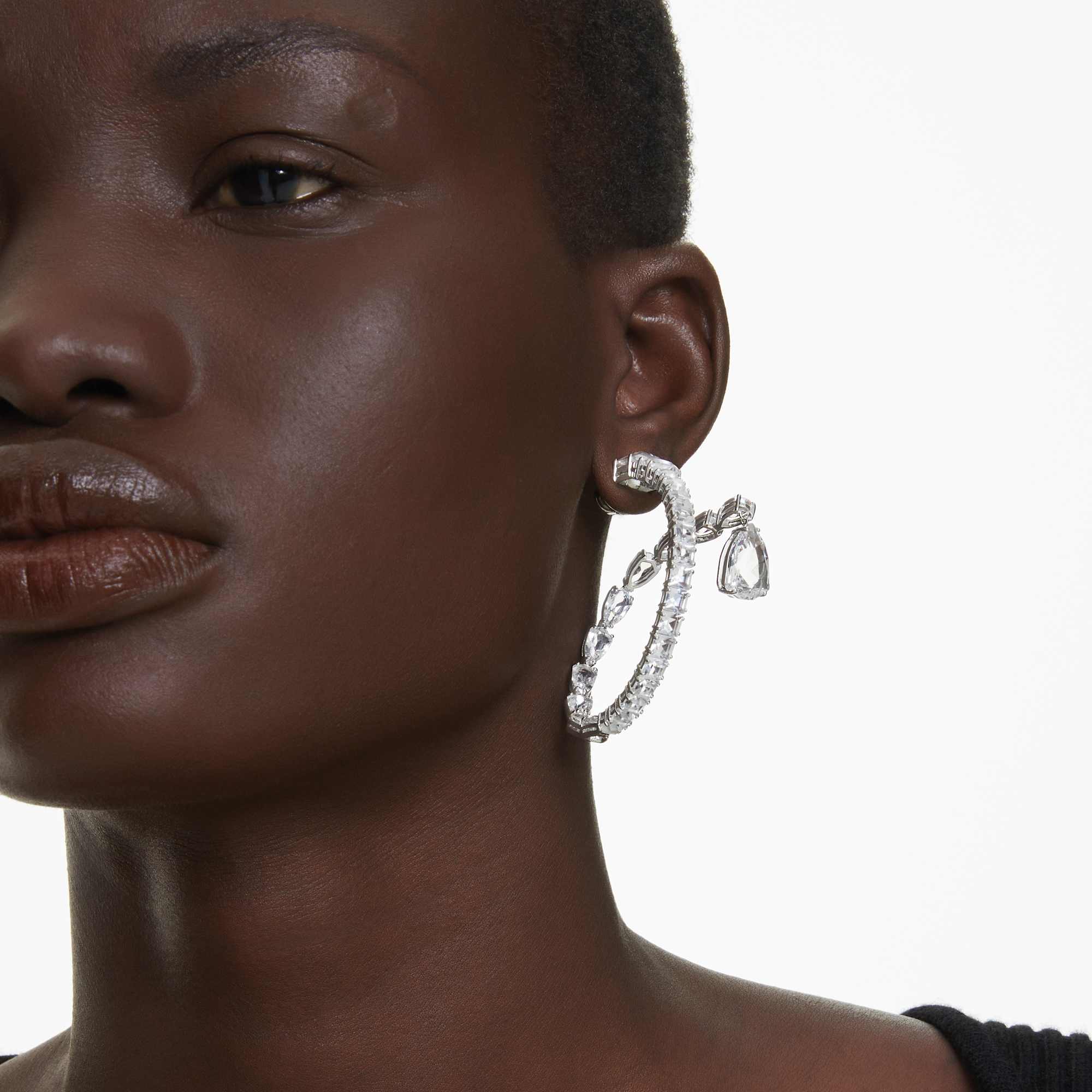 Matrix hoop earrings Mixed cuts, White, Rhodium plated - Image 6