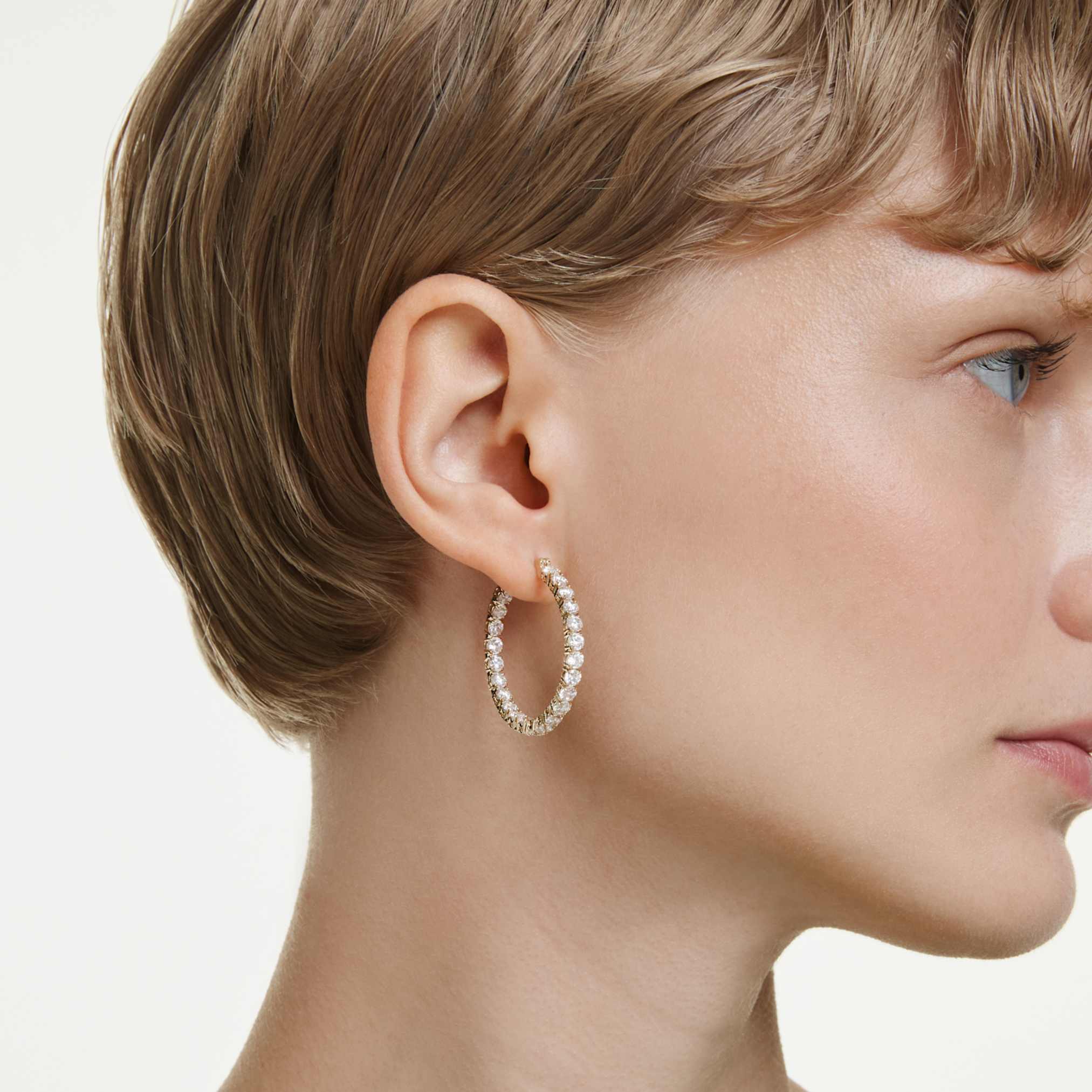Matrix hoop earrings Round cut, White, Gold-tone plated - Image 5