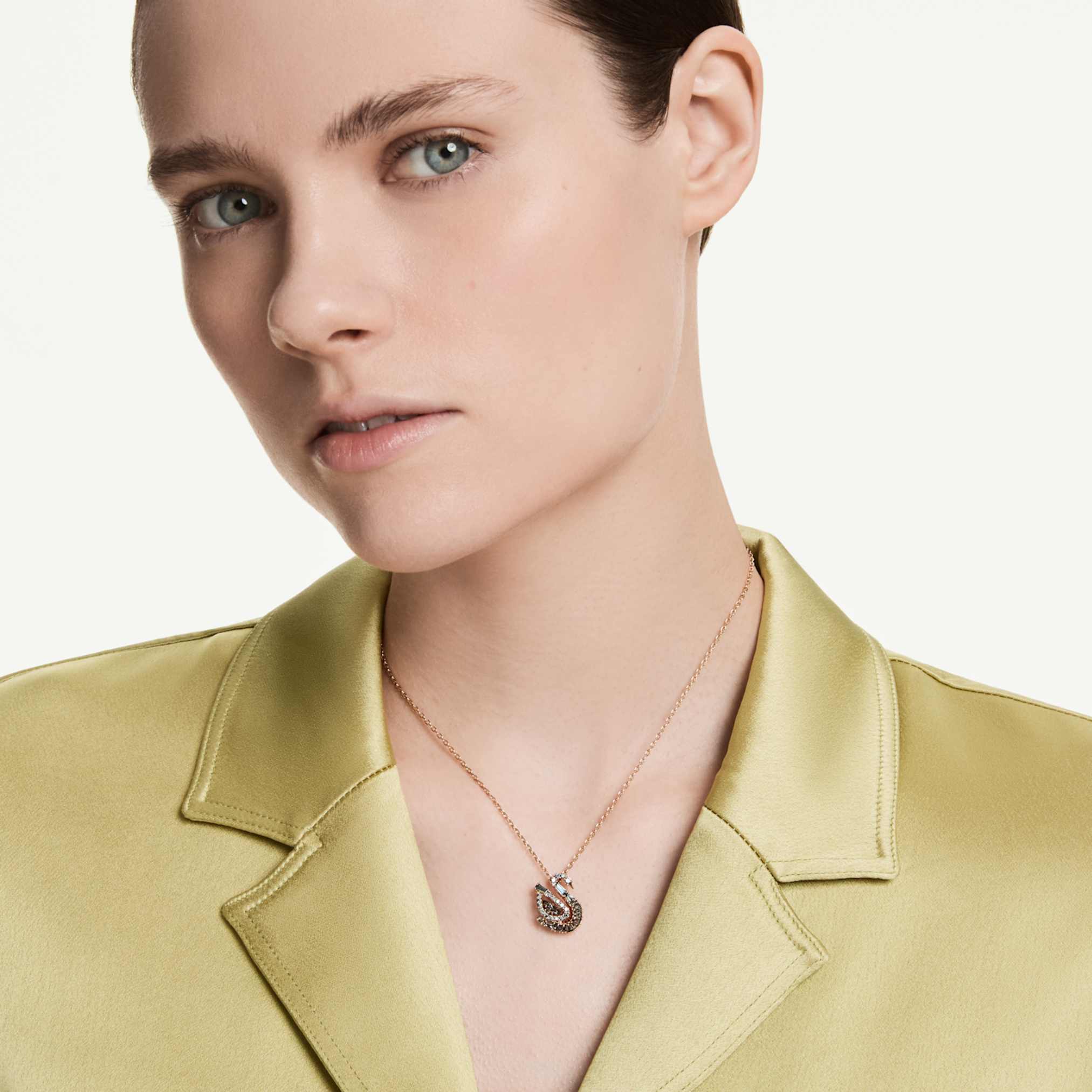 Swan pendant Mixed cuts, Swan, Black, 18K rose gold finish - Image 6
