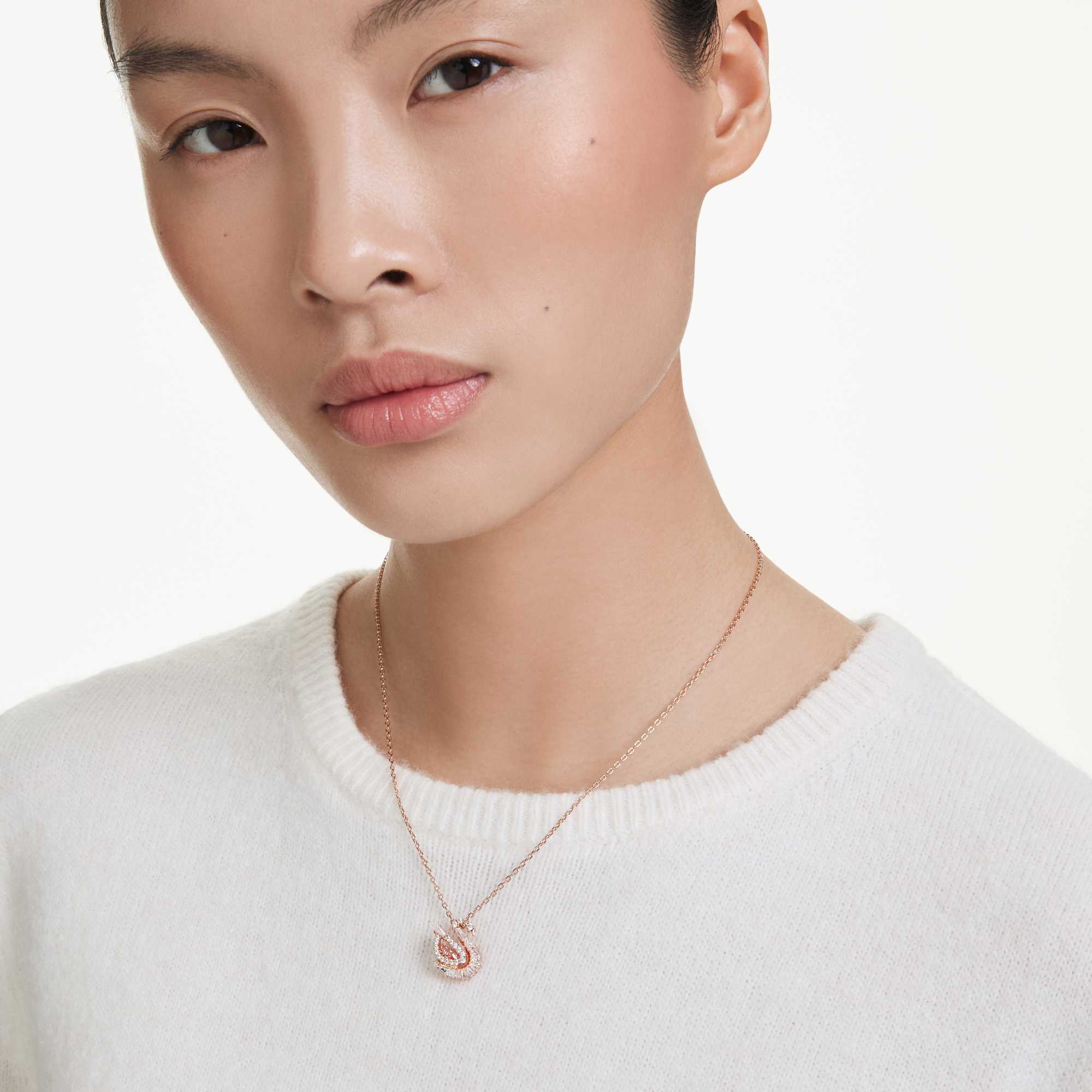 Swan pendant Mixed cuts, Swan, Pink, 18K rose gold finish - Image 6